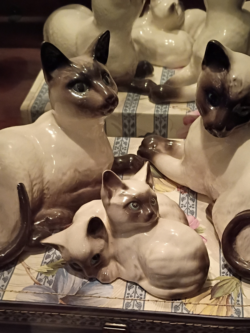 Royal Doulton Siamese Cat Figurine Set - Cream and Brown